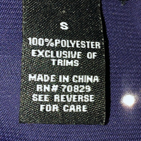 Preloved Navy Blue Top w/ Design Down Front B13 - Picture 4 of 7